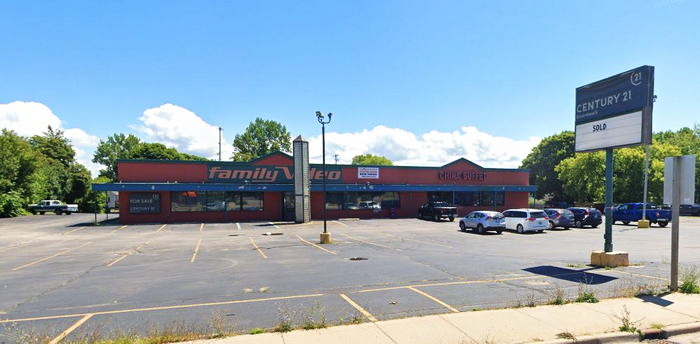 Family Video - Manistee - 113 Cypress St (newer photo)